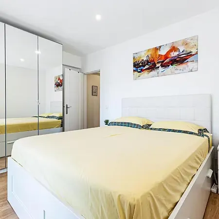 Apartment T1 Com Varanda A 5 Min A Pe Da *