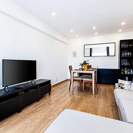 Apartment T1 Com Varanda A 5 Min A Pe Da *